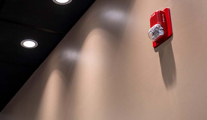 Wall-mounted commercial fire alarm horn strobe notification appliance