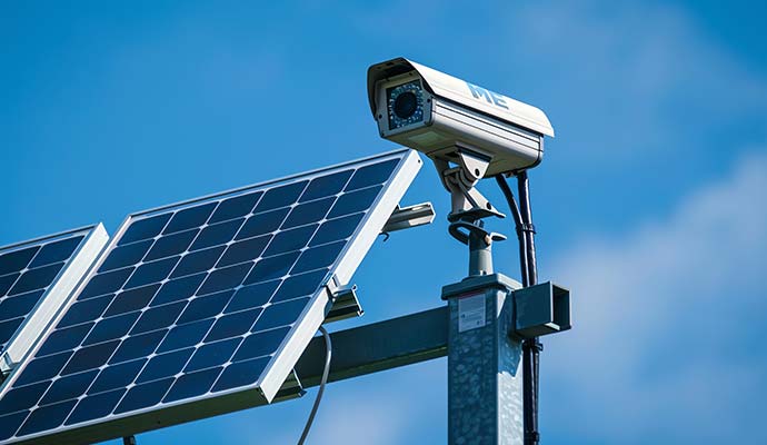 Pole-mounted mobile surveillance unit